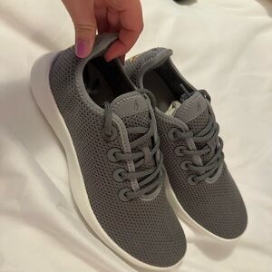 Allbirds Sneaker (with logo on back)